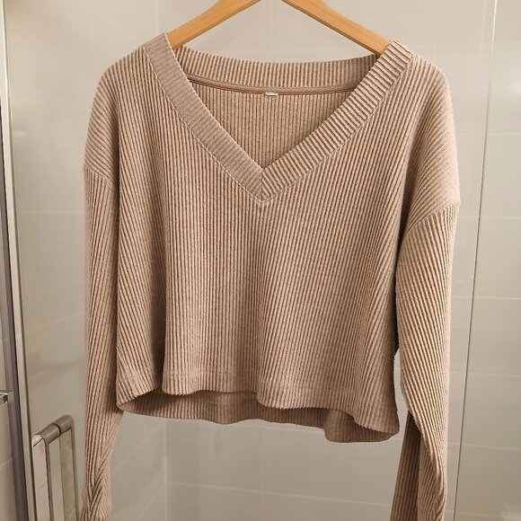 ALO Yoga Muse V-Neck Pullover Heather Gravel - Picture 9 of 14